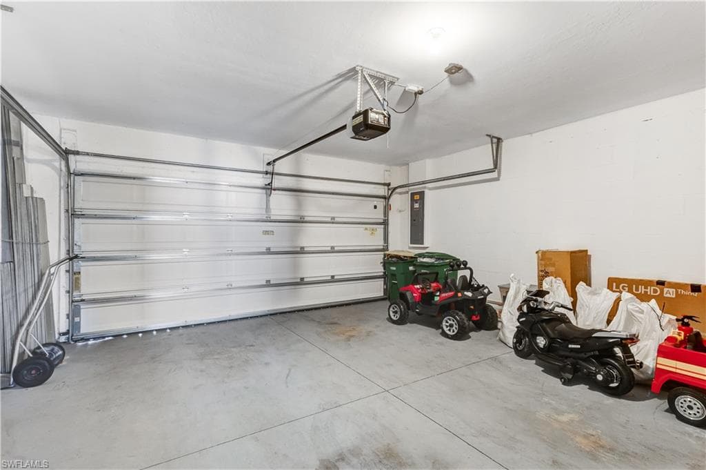 15104 Summit Place Cir 216, Naples, FL 34119-33