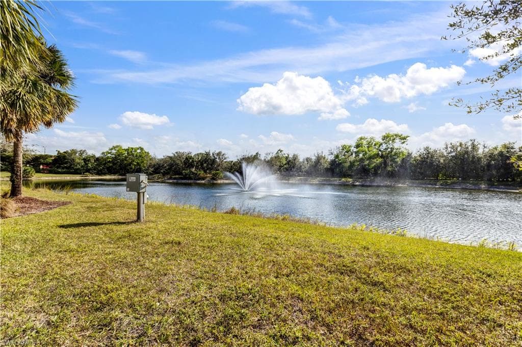 15104 Summit Place Cir 216, Naples, FL 34119-37