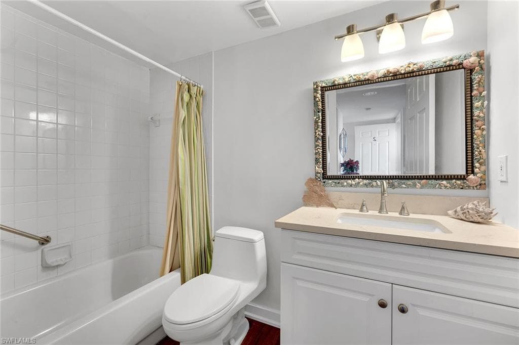 200 Furse Lakes Cir B2, Naples, FL 34104-12