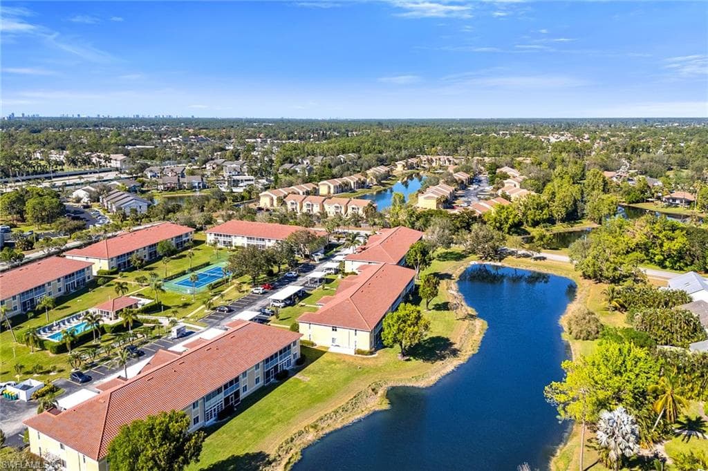 200 Furse Lakes Cir B2, Naples, FL 34104-18
