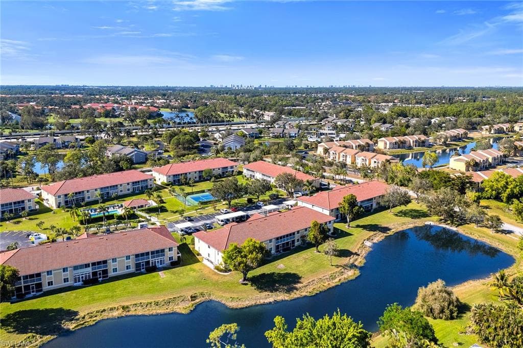200 Furse Lakes Cir B2, Naples, FL 34104-19