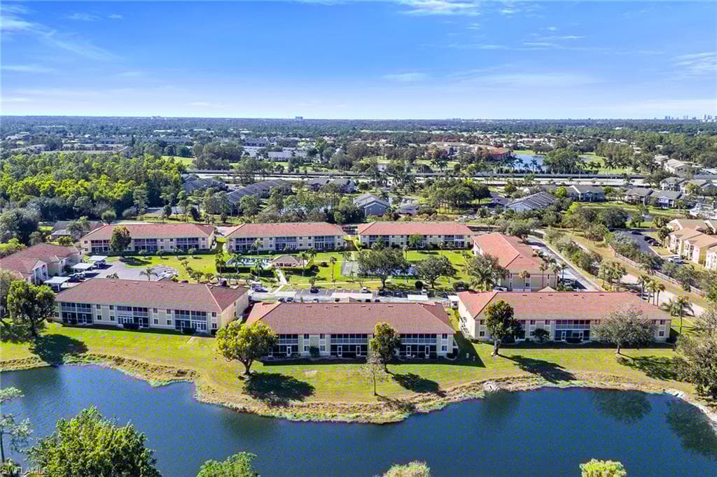 200 Furse Lakes Cir B2, Naples, FL 34104-20