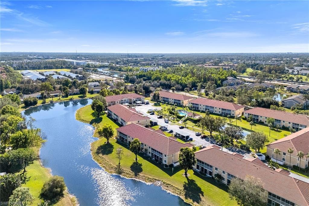 200 Furse Lakes Cir B2, Naples, FL 34104-21