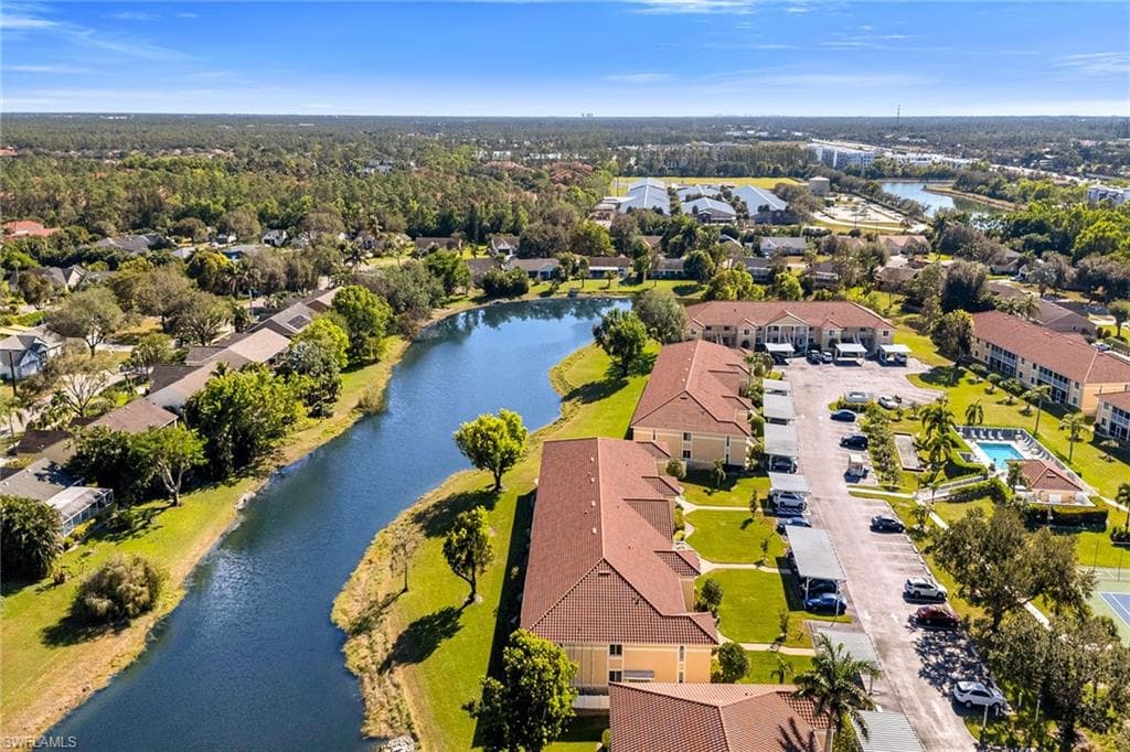 200 Furse Lakes Cir B2, Naples, FL 34104-22