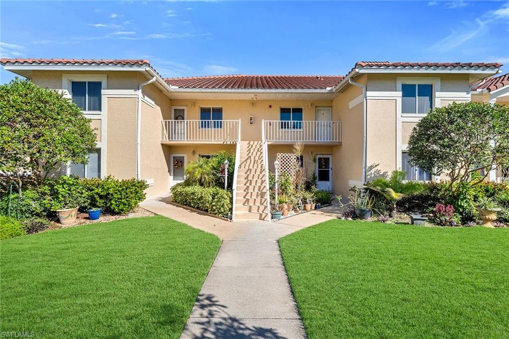 200 Furse Lakes Cir B2, Naples, FL 34104-2