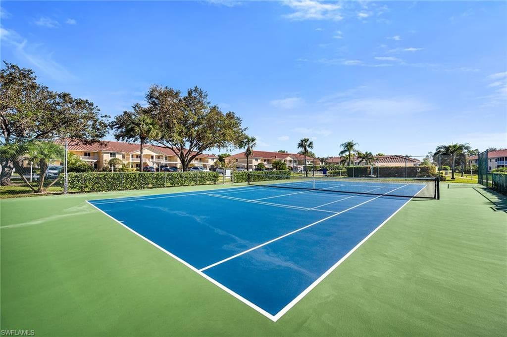 200 Furse Lakes Cir B2, Naples, FL 34104-30