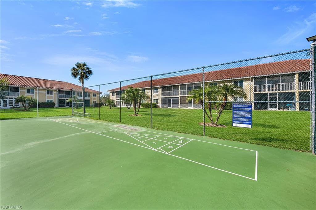 200 Furse Lakes Cir B2, Naples, FL 34104-31