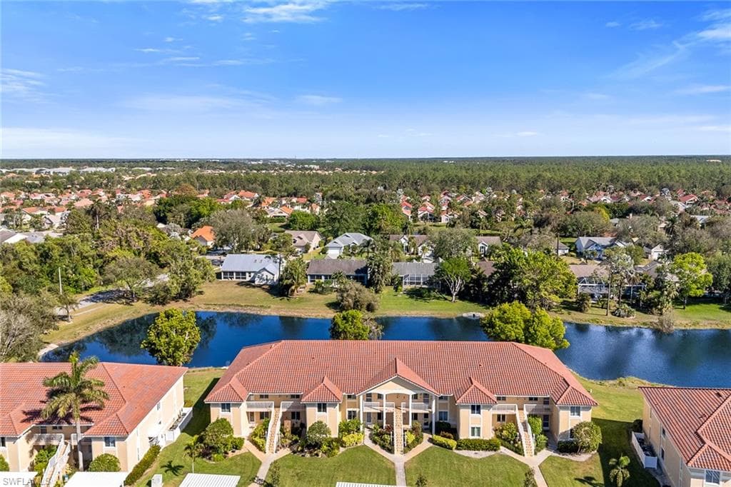 200 Furse Lakes Cir B2, Naples, FL 34104-33