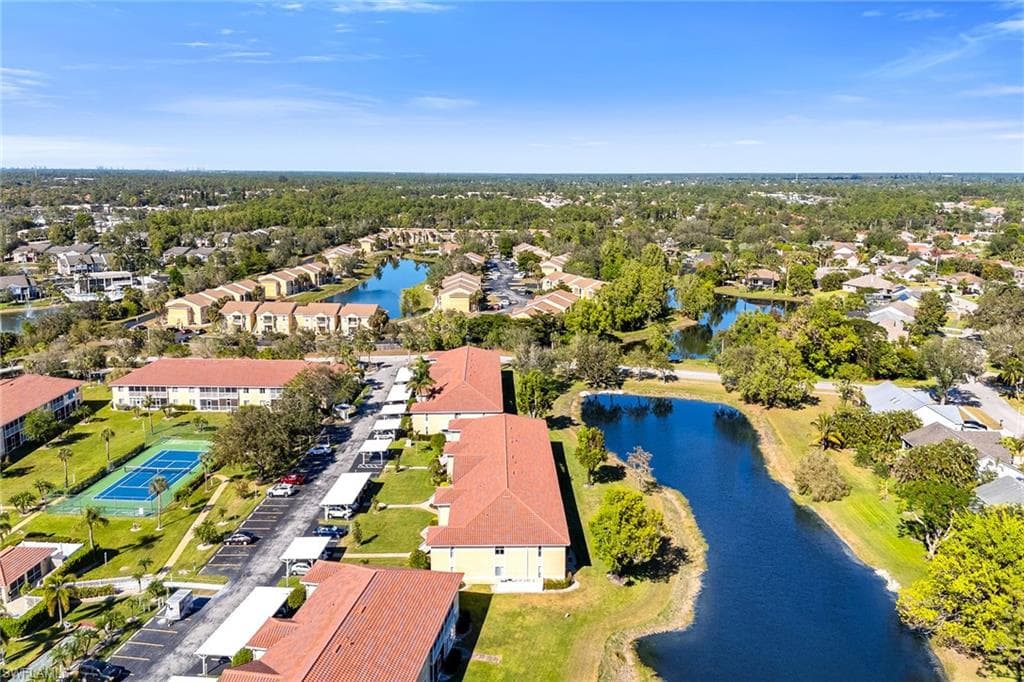 200 Furse Lakes Cir B2, Naples, FL 34104-35