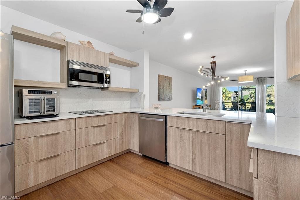 200 Furse Lakes Cir B2, Naples, FL 34104-3