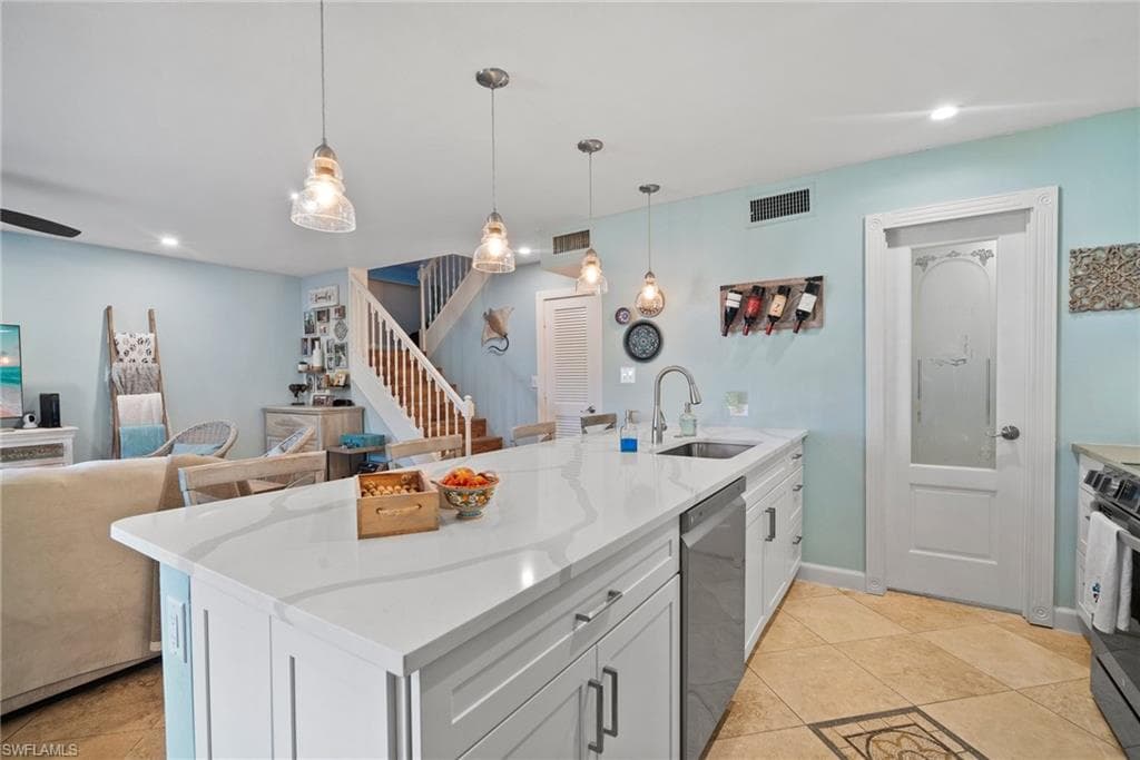 149 Forest Lakes Blvd 101, Naples, FL 34105-4