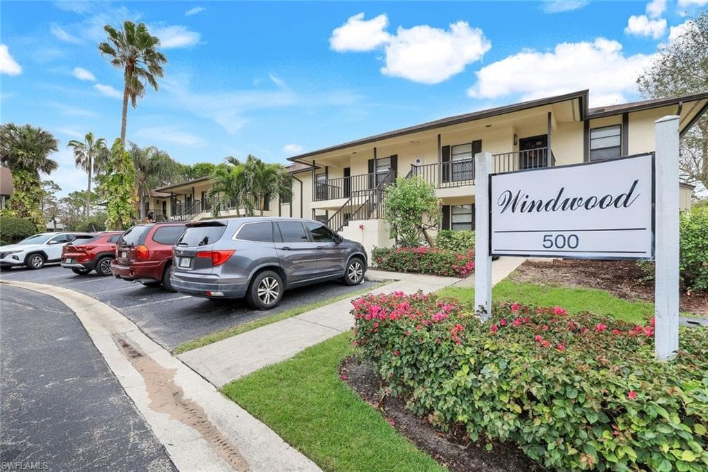 500 Misty Pines Cir 105, Naples, FL 34105-17