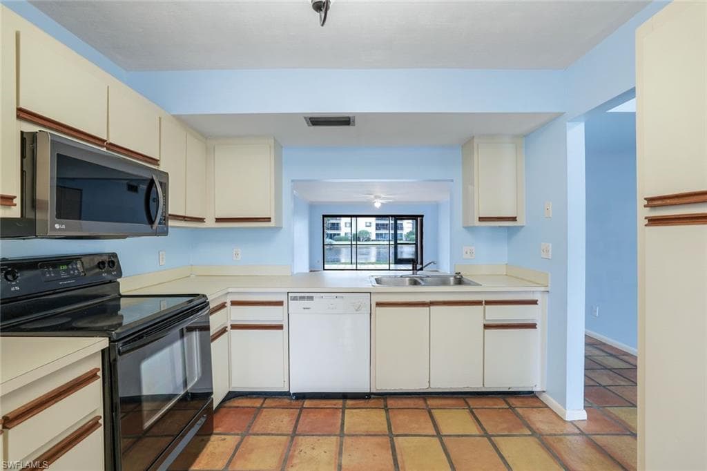 500 Misty Pines Cir 105, Naples, FL 34105-6