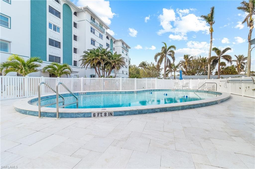 2011 Gulf Shore Blvd N 54, Naples, FL 34102-16