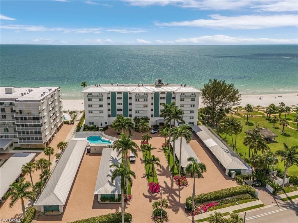 2011 Gulf Shore Blvd N 54, Naples, FL 34102-21