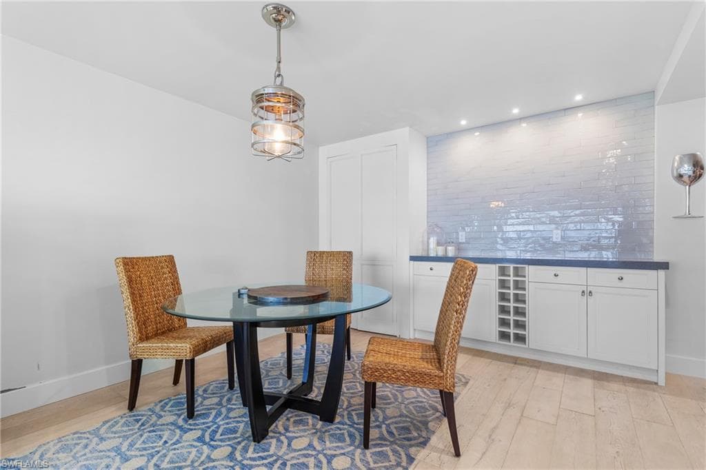 2011 Gulf Shore Blvd N 54, Naples, FL 34102-7