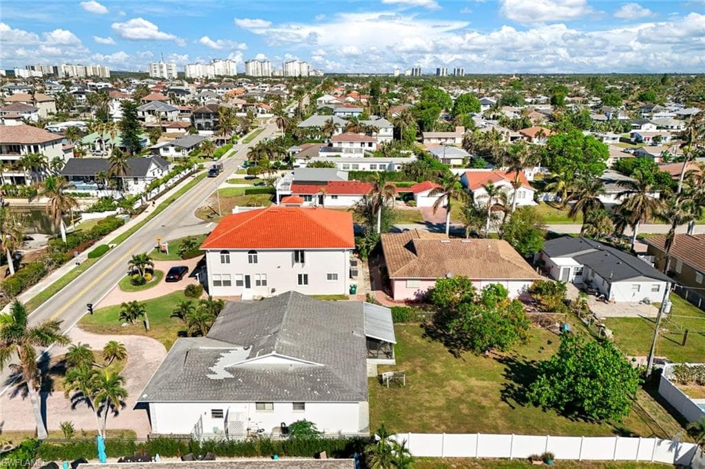 9940 Vanderbilt Dr, Naples, FL 34108-10