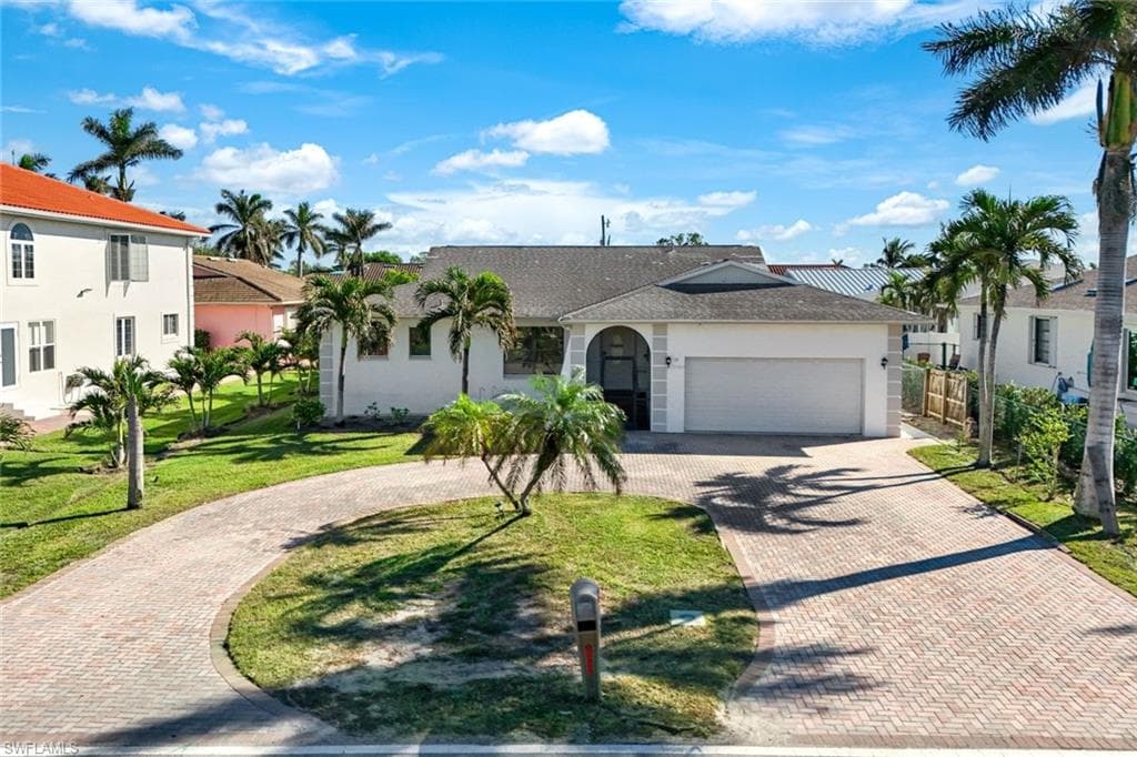 9940 Vanderbilt Dr, Naples, FL 34108-12