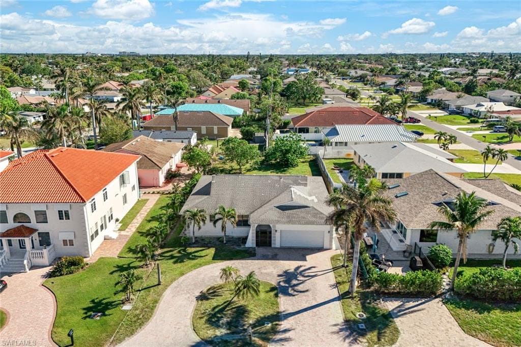 9940 Vanderbilt Dr, Naples, FL 34108-16