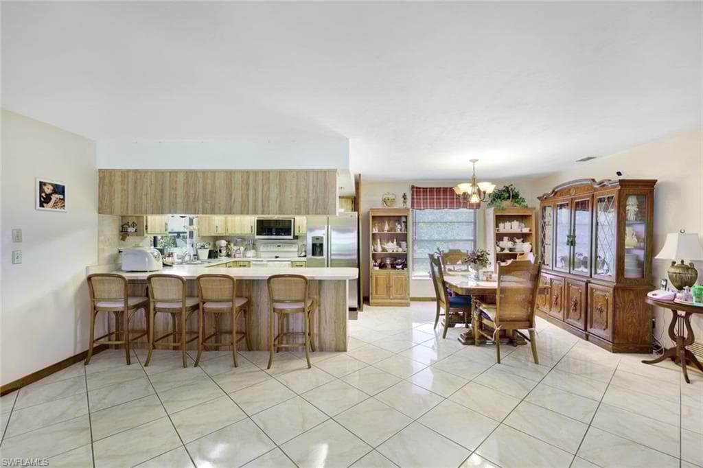 9940 Vanderbilt Dr, Naples, FL 34108-18