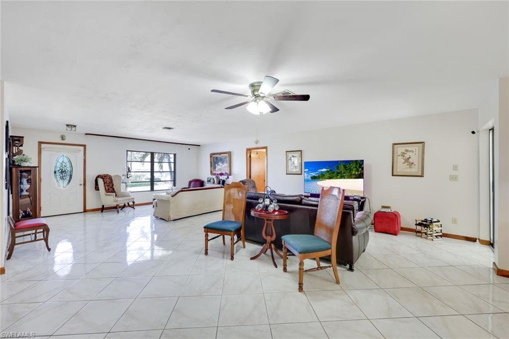 9940 Vanderbilt Dr, Naples, FL 34108-21
