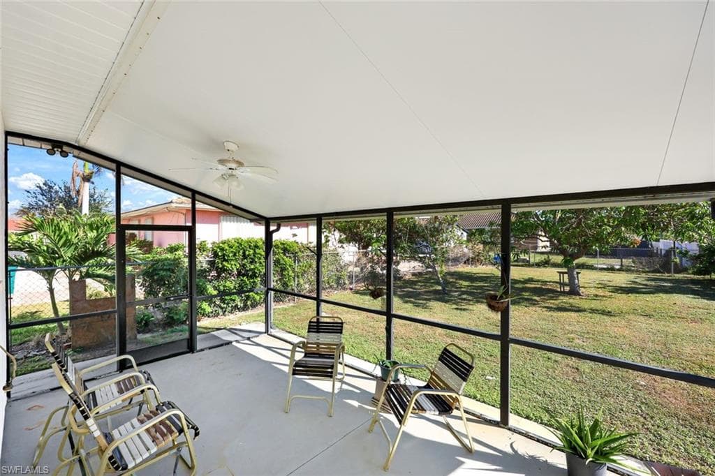 9940 Vanderbilt Dr, Naples, FL 34108-23