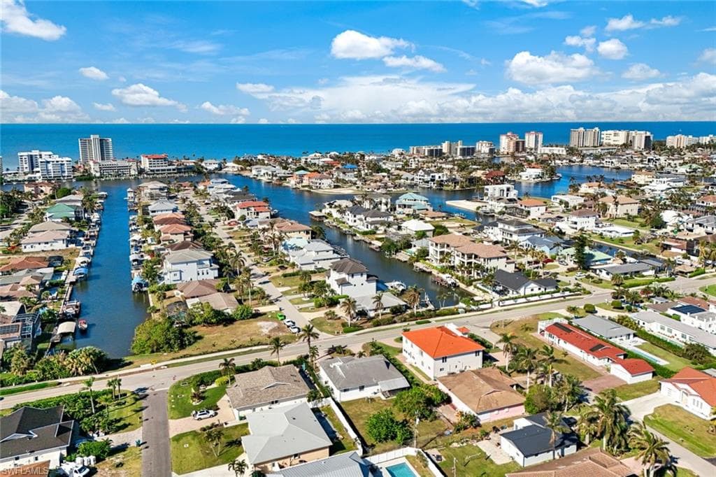 9940 Vanderbilt Dr, Naples, FL 34108-3