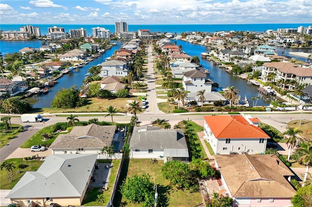 9940 Vanderbilt Dr, Naples, FL 34108-5