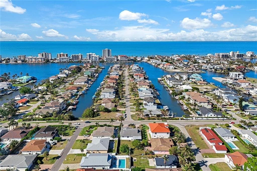 9940 Vanderbilt Dr, Naples, FL 34108-8