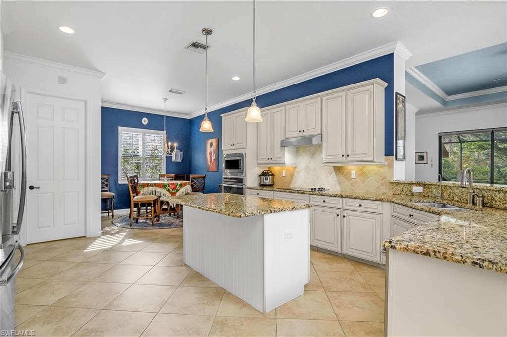 9355 Vercelli Ct, Naples, FL 34113-3