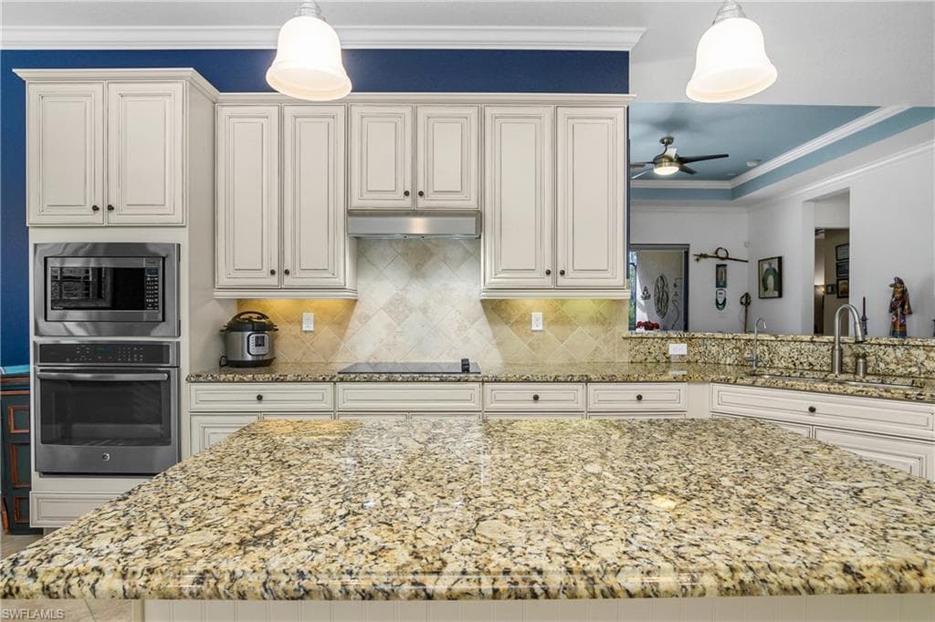 9355 Vercelli Ct, Naples, FL 34113-4