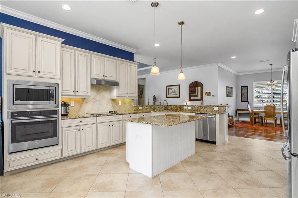 9355 Vercelli Ct, Naples, FL 34113-6