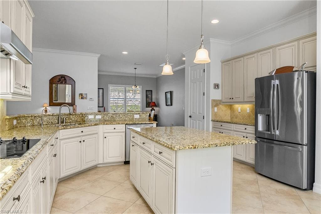 9355 Vercelli Ct, Naples, FL 34113-7