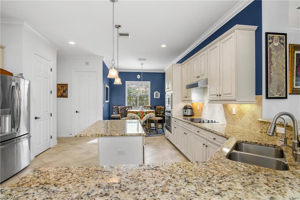 9355 Vercelli Ct, Naples, FL 34113-8