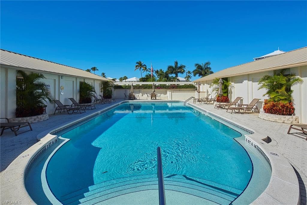 2650 Gulf Shore Blvd N 701, Naples, FL 34103-14