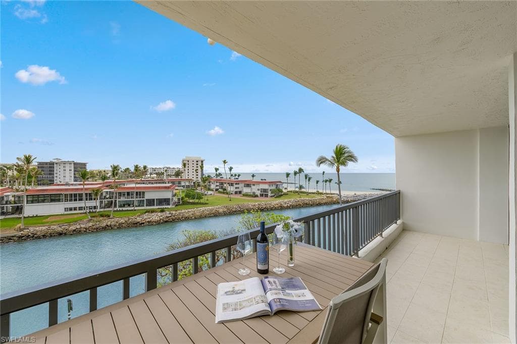 2318 Gulf Shore Blvd N 510, Naples, FL 34103-13