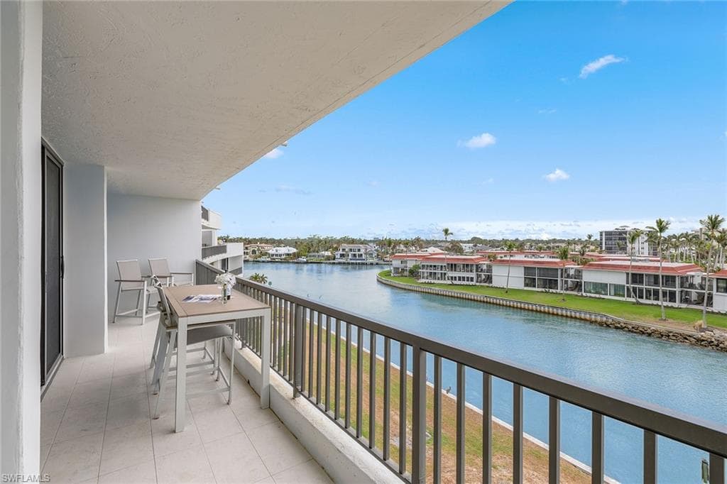 2318 Gulf Shore Blvd N 510, Naples, FL 34103-17
