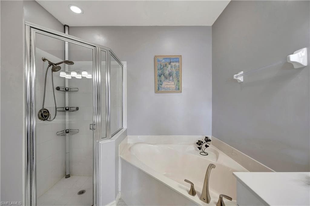 6235 Wilshire Pines Cir 1404, Naples, FL 34109-36