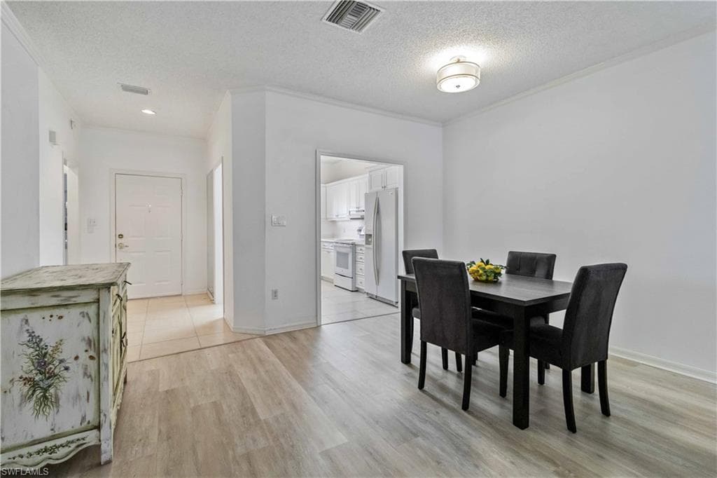 808 Arbor Lake Dr 8-105, Naples, FL 34110-9