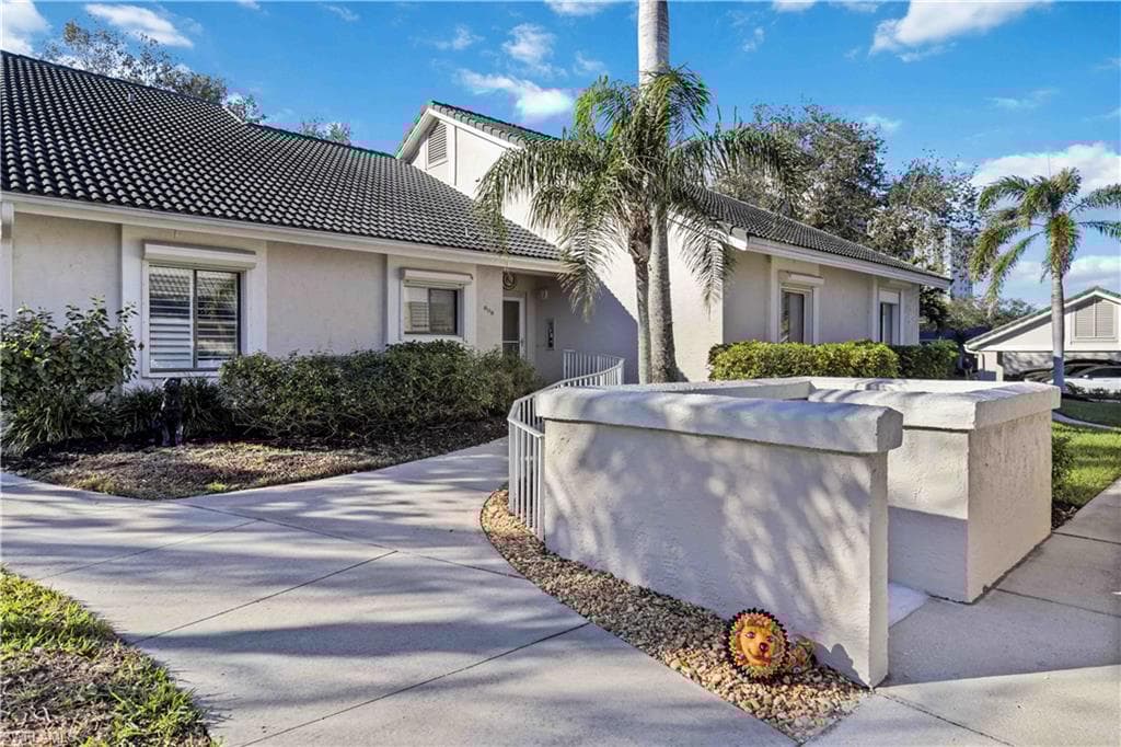 808 Arbor Lake Dr 8-105, Naples, FL 34110-1