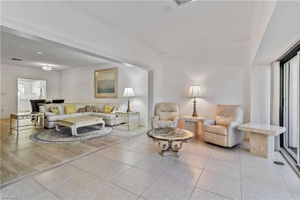 808 Arbor Lake Dr 8-105, Naples, FL 34110-23