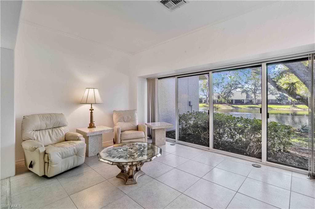 808 Arbor Lake Dr 8-105, Naples, FL 34110-24