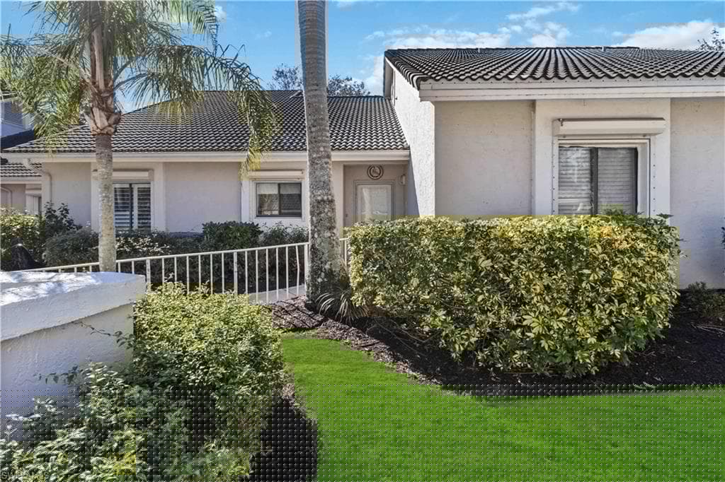 808 Arbor Lake Dr 8-105, Naples, FL 34110-3