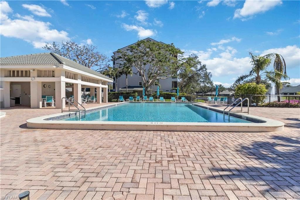 808 Arbor Lake Dr 8-105, Naples, FL 34110-40