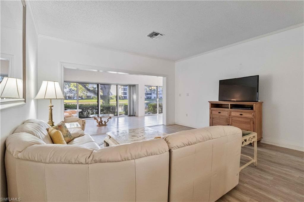 808 Arbor Lake Dr 8-105, Naples, FL 34110-6