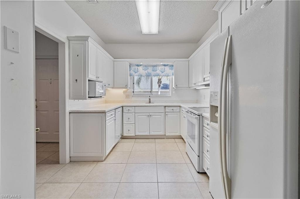 808 Arbor Lake Dr 8-105, Naples, FL 34110-7