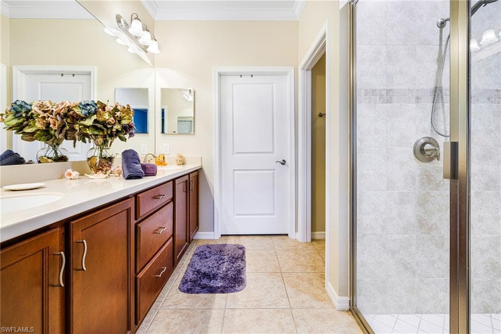 1511 Oceania Dr S, Naples, FL 34113-11