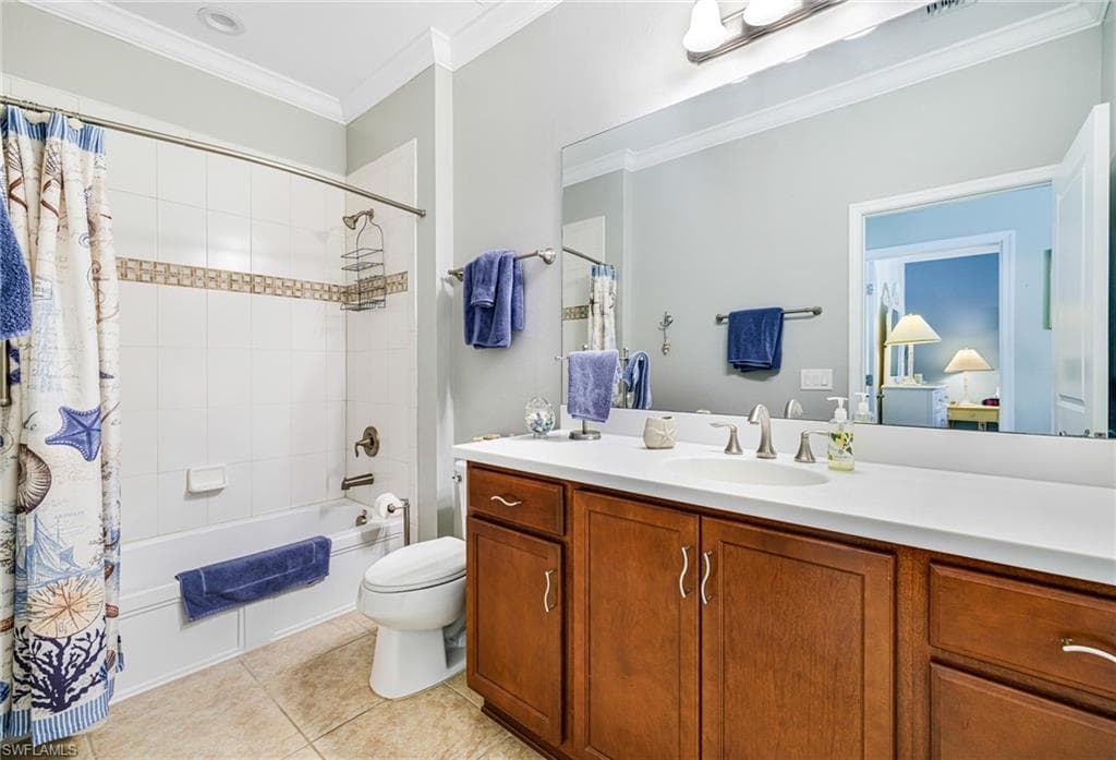 1511 Oceania Dr S, Naples, FL 34113-16