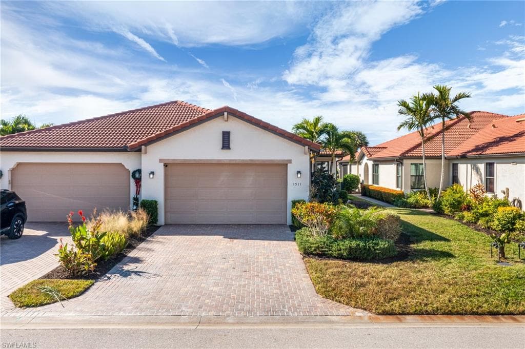 1511 Oceania Dr S, Naples, FL 34113-2