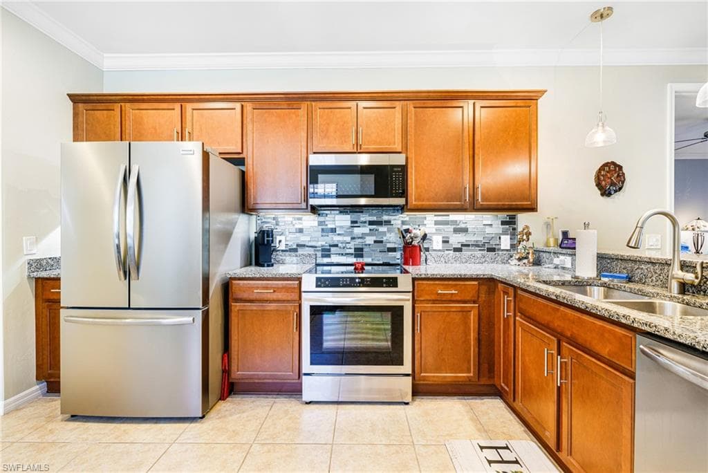 1511 Oceania Dr S, Naples, FL 34113-4
